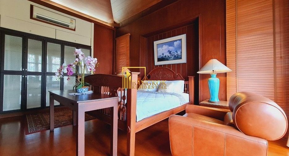 For rent 2 ベッドルーム house in Khlong Toei, Bangkok