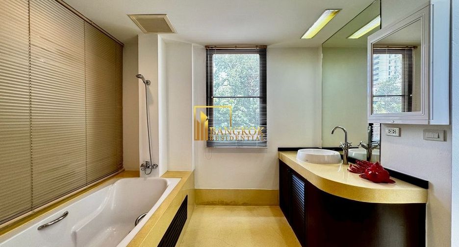 For rent 3 bedrooms house in Khlong Toei, Bangkok