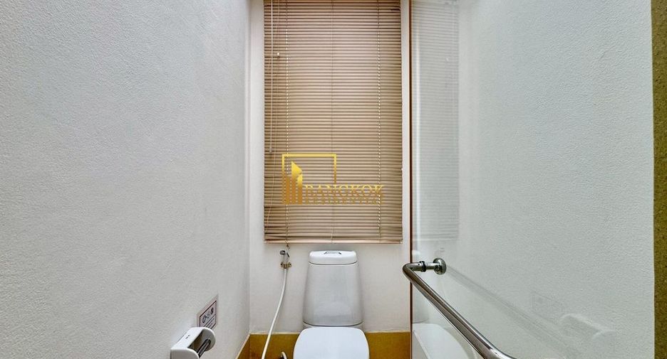 For rent 3 bedrooms house in Khlong Toei, Bangkok