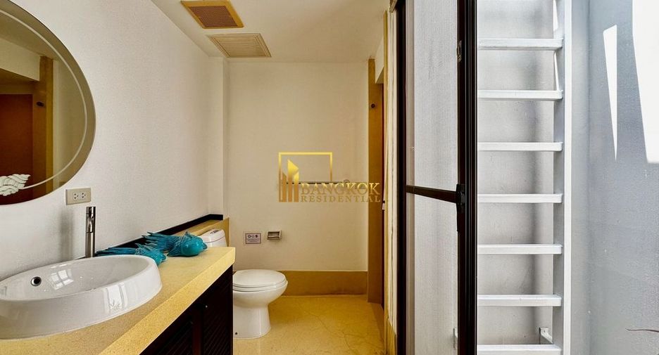 For rent 3 bedrooms house in Khlong Toei, Bangkok