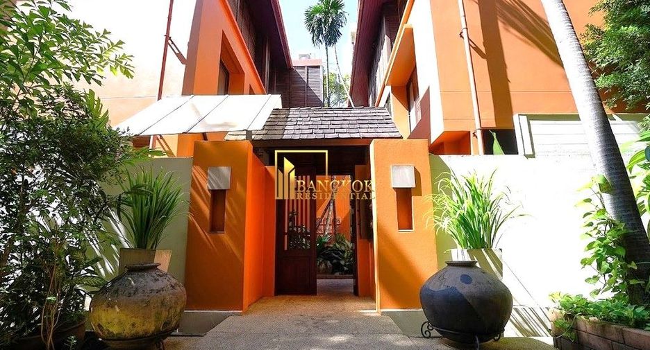 For rent 3 bedrooms house in Khlong Toei, Bangkok