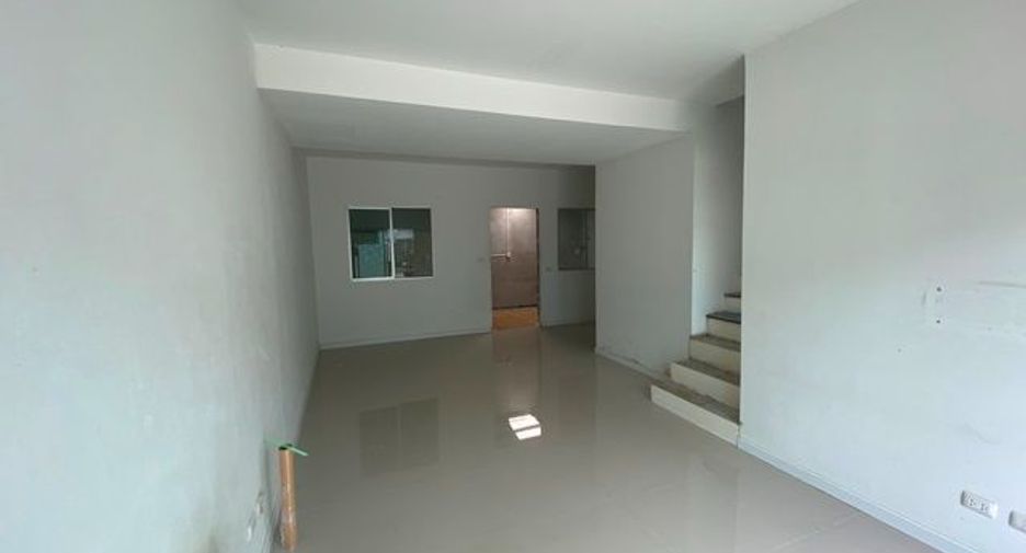 Casa adosada en venta de estudio en Nong Chok, Bangkok