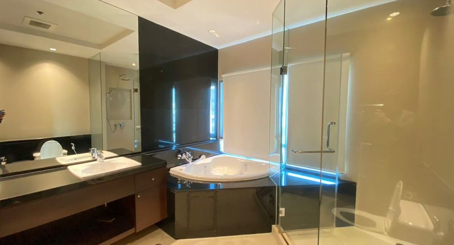 Condo en alquiler de 3 habitaciones en Pathum Wan, Bangkok