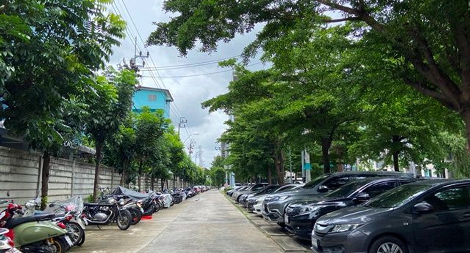 For sale studio condo in Lat Krabang, Bangkok
