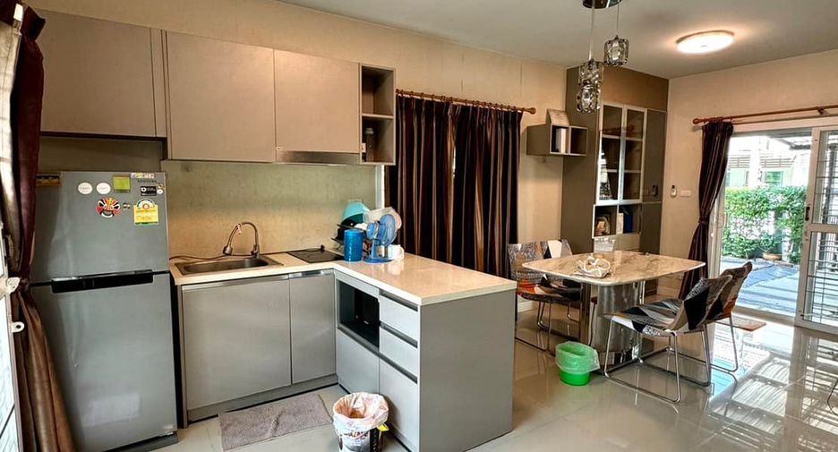 For sale 4 bedrooms townhouse in Bang Phli, Samut Prakan