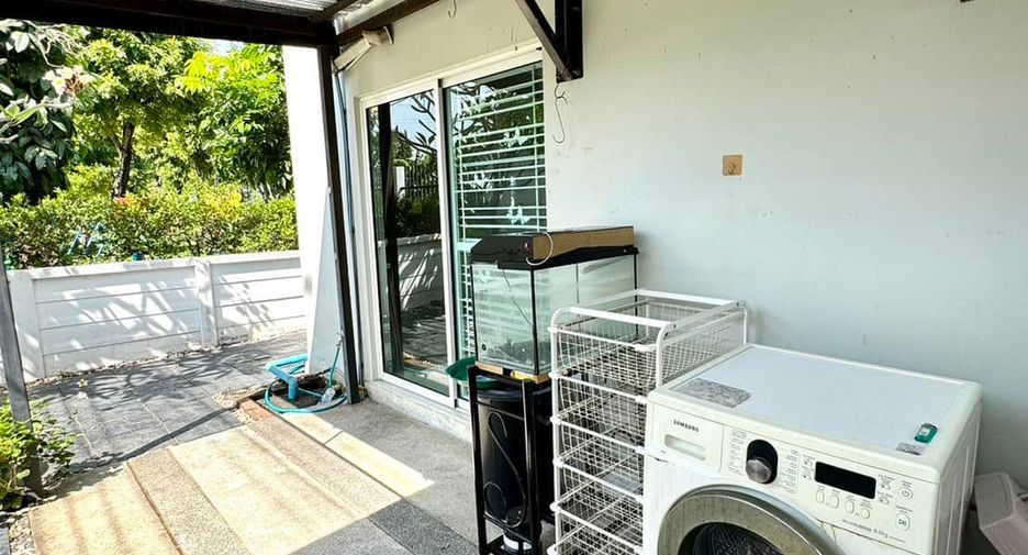 For sale 4 bedrooms townhouse in Bang Phli, Samut Prakan