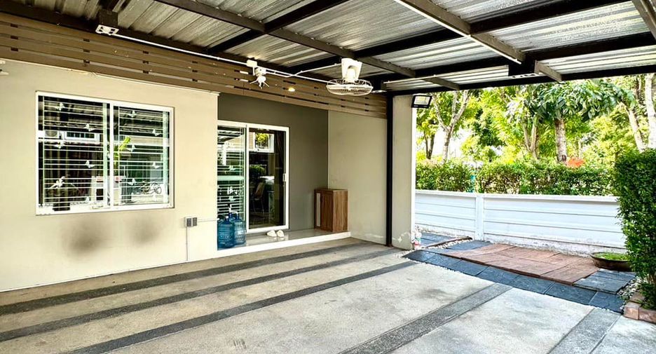 For sale 4 bedrooms townhouse in Bang Phli, Samut Prakan