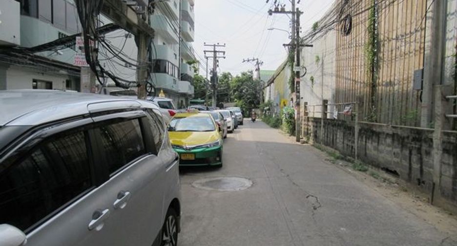 For sale studio condo in Huai Khwang, Bangkok