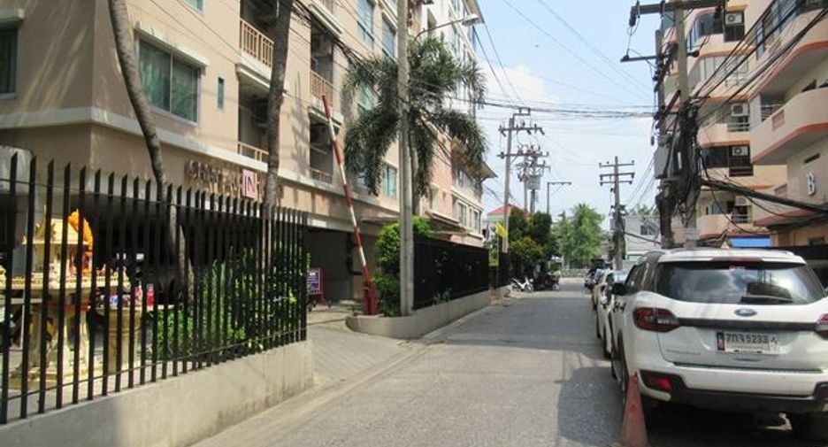 For sale studio condo in Huai Khwang, Bangkok