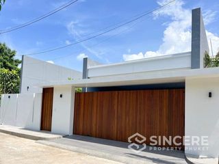 For rent 3 bedrooms villa in Mueang Phuket, Phuket