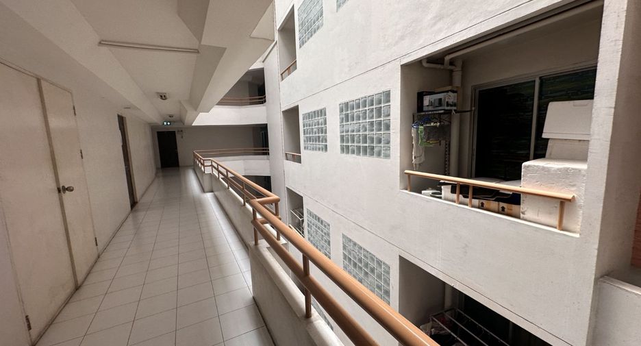 For sale studio condo in Lat Phrao, Bangkok