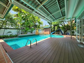 For rent 5 Beds house in Khlong Toei, Bangkok