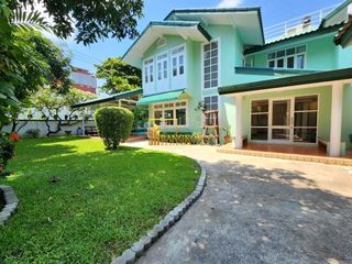 For rent 5 Beds house in Khlong Toei, Bangkok