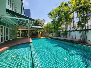 For rent 5 Beds house in Khlong Toei, Bangkok