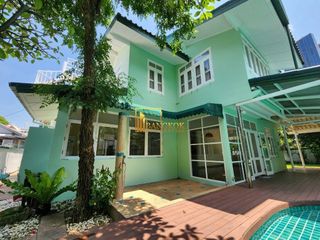 For rent 5 Beds house in Khlong Toei, Bangkok