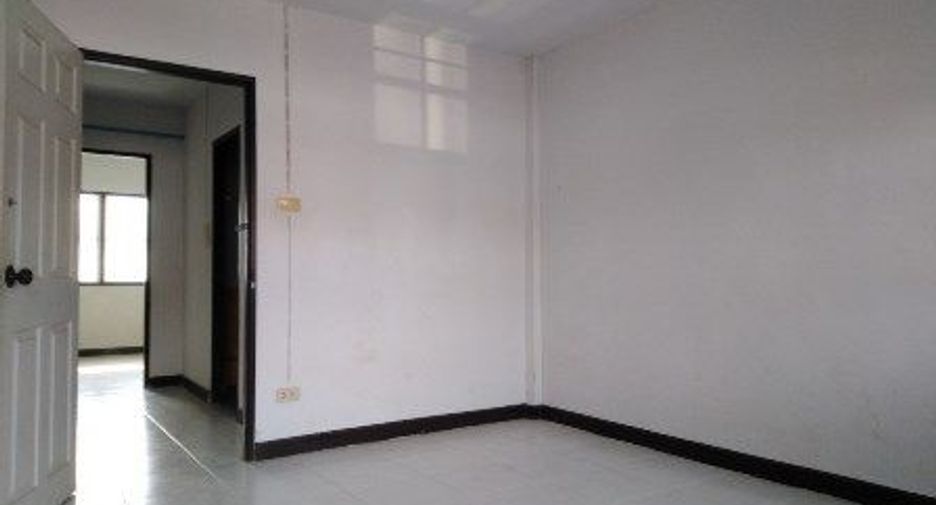 Reihenhaus zum Kauf mit Studio in Nong Chok, Bangkok