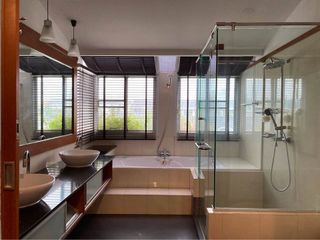 Reihenhaus zur Miete und zum Kauf mit 3 Zimmer in Watthana, Bangkok