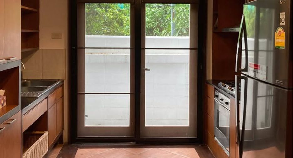 Reihenhaus zur Miete und zum Kauf mit 3 Zimmer in Watthana, Bangkok