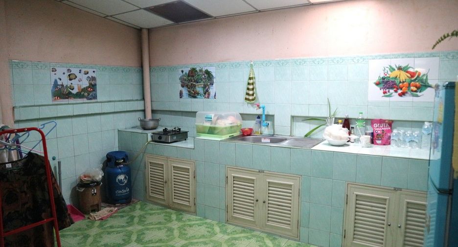 Продажа 3 спальни таунхаус в Krathum Baen, Самутсакхон