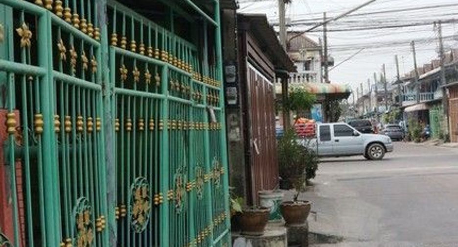 Продажа 3 спальни таунхаус в Krathum Baen, Самутсакхон