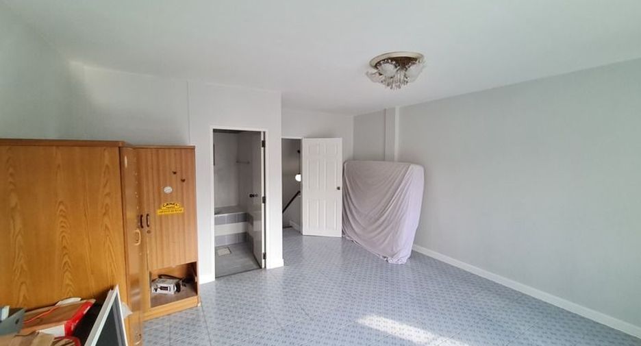 For sale 3 bedrooms townhouse in Bueng Kum, Bangkok