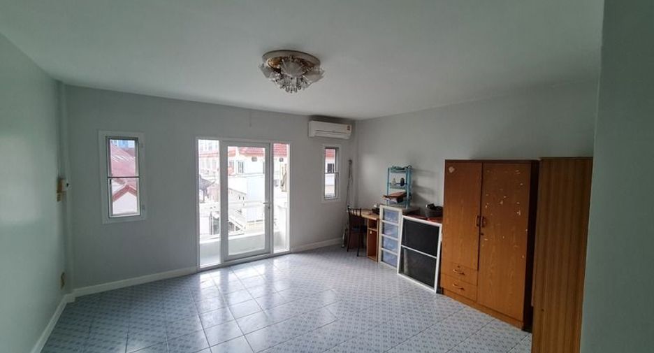 For sale 3 bedrooms townhouse in Bueng Kum, Bangkok