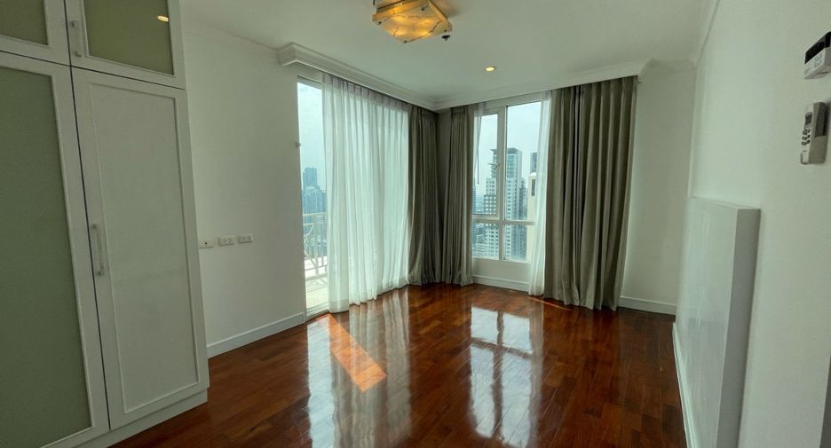 À louer 4 chambres appartement à Watthana, Bangkok