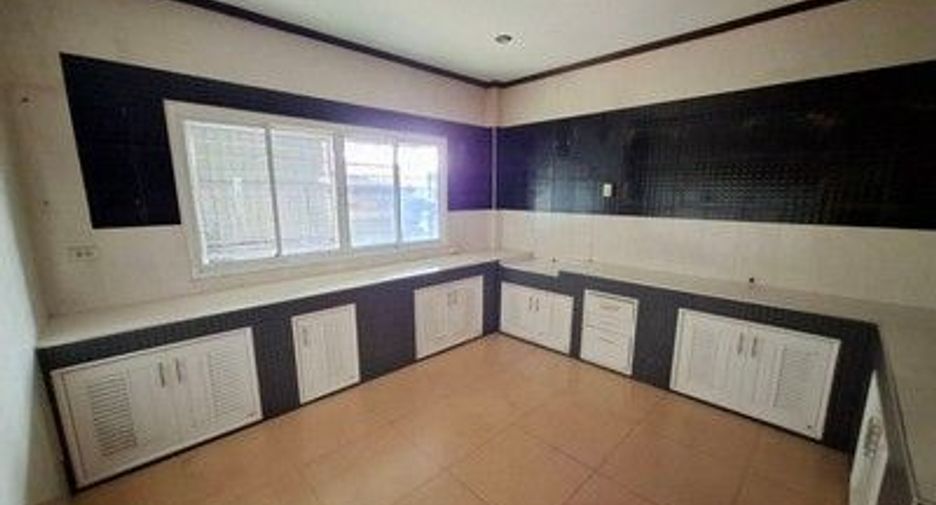 For sale retail Space in Phanat Nikhom, Chonburi