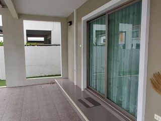 出租 公寓 独立屋 在 Si Racha, Chon Buri