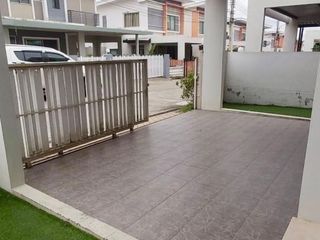 出租 公寓 独立屋 在 Si Racha, Chon Buri
