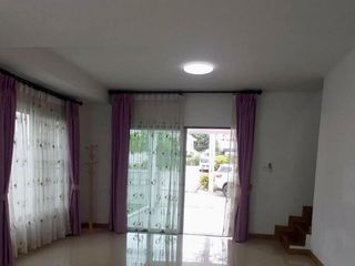 出租 公寓 独立屋 在 Si Racha, Chon Buri