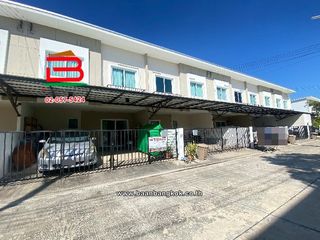 For sale 4 Beds townhouse in Lam Luk Ka, Pathum Thani