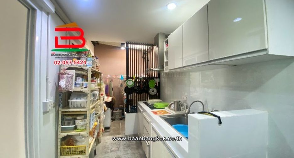 Casa adosada en venta de 4 habitaciones en Lam Luk Ka, Pathum Thani