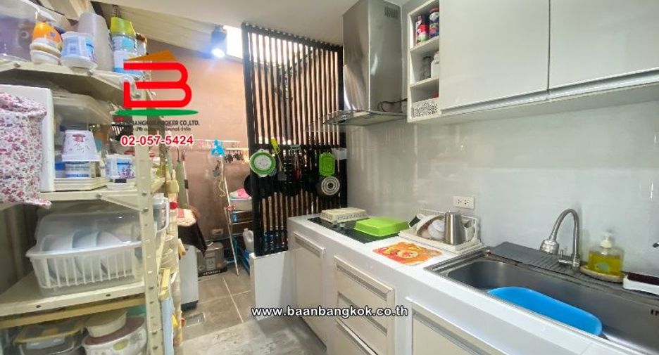 Casa adosada en venta de 4 habitaciones en Lam Luk Ka, Pathum Thani