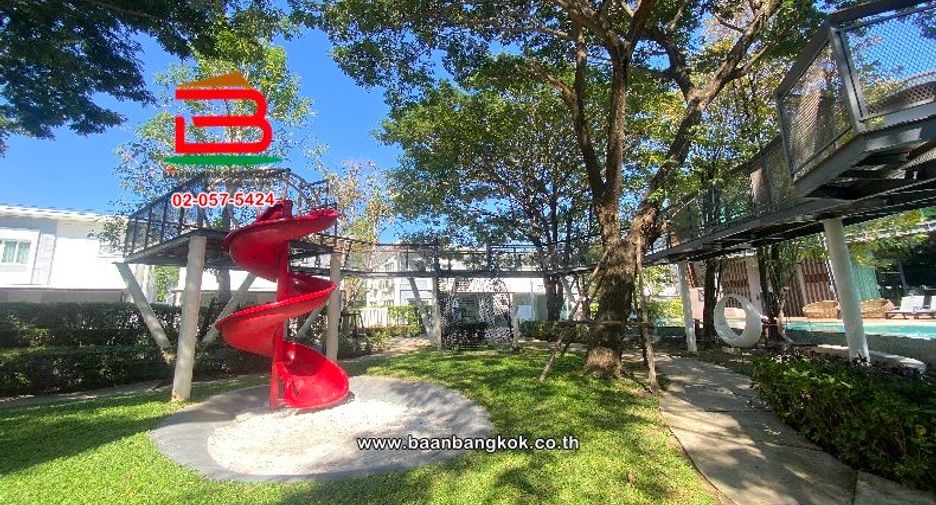 Casa adosada en venta de 4 habitaciones en Lam Luk Ka, Pathum Thani