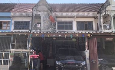 For sale 2 ベッドルーム townhouse in Khlong Sam Wa, Bangkok