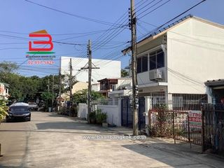 For sale 2 ベッドルーム townhouse in Chatuchak, Bangkok