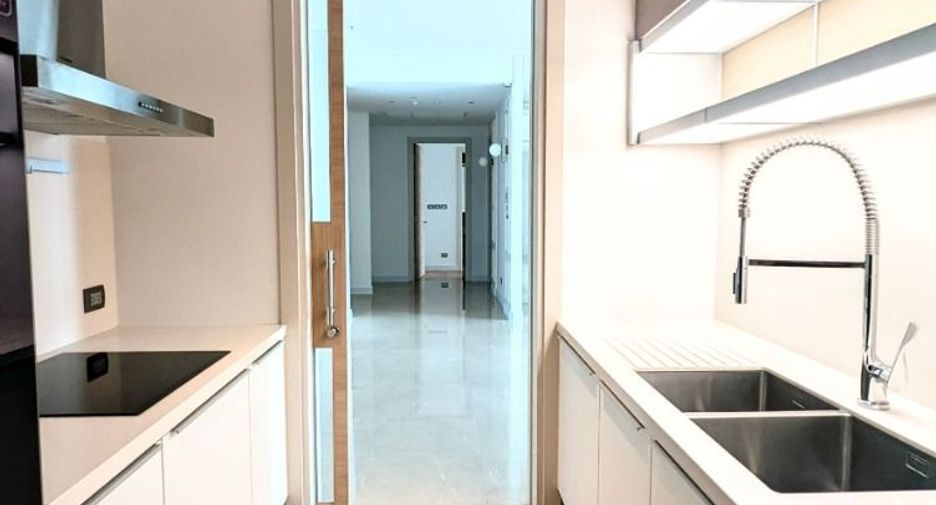 For sale 3 Beds condo in Pathum Wan, Bangkok