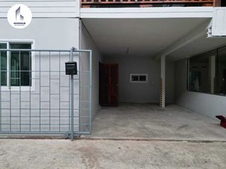 For sale 2 bed townhouse in Mueang Phitsanulok, Phitsanulok