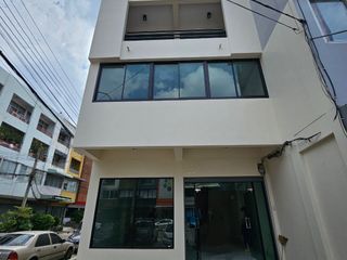 For rent 4 bed office in Saphan Sung, Bangkok