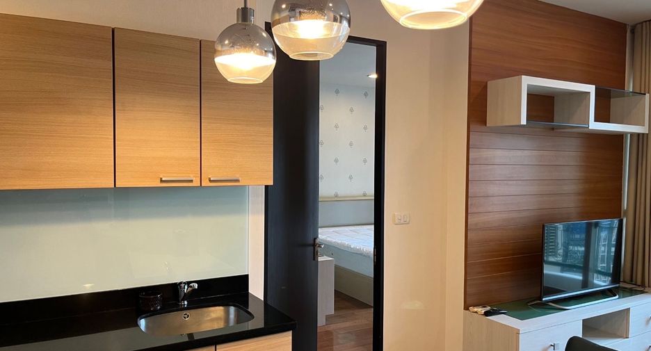 Wohnung zur Miete mit 1 Zimmer in Pathum Wan, Bangkok