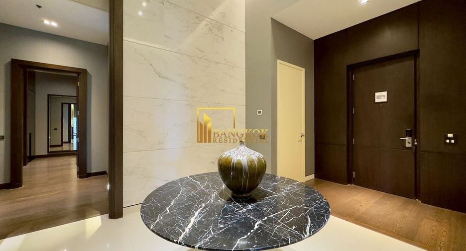 For rent 3 ベッドルーム serviced apartment in Khlong Toei, Bangkok