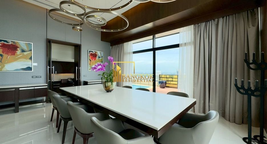 For rent 3 ベッドルーム serviced apartment in Khlong Toei, Bangkok