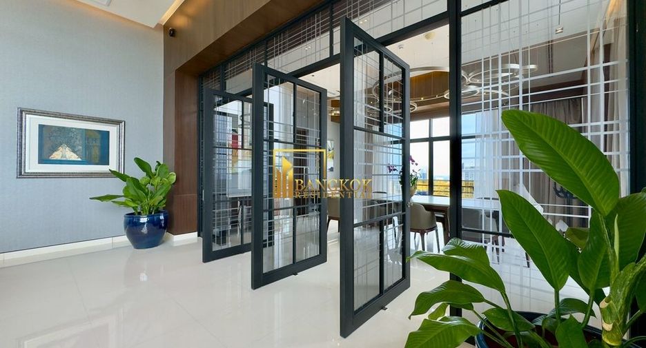 For rent 3 ベッドルーム serviced apartment in Khlong Toei, Bangkok
