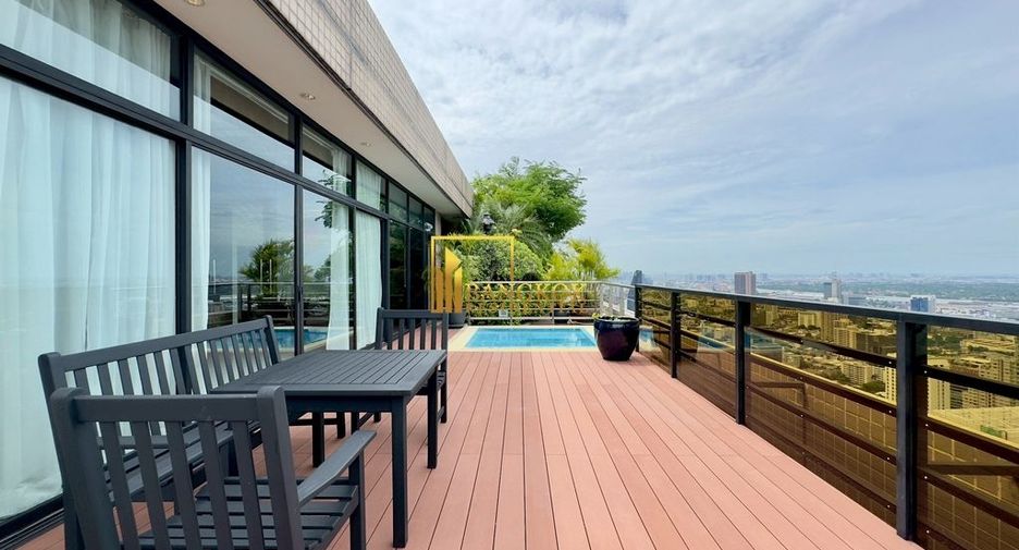 For rent 3 ベッドルーム serviced apartment in Khlong Toei, Bangkok