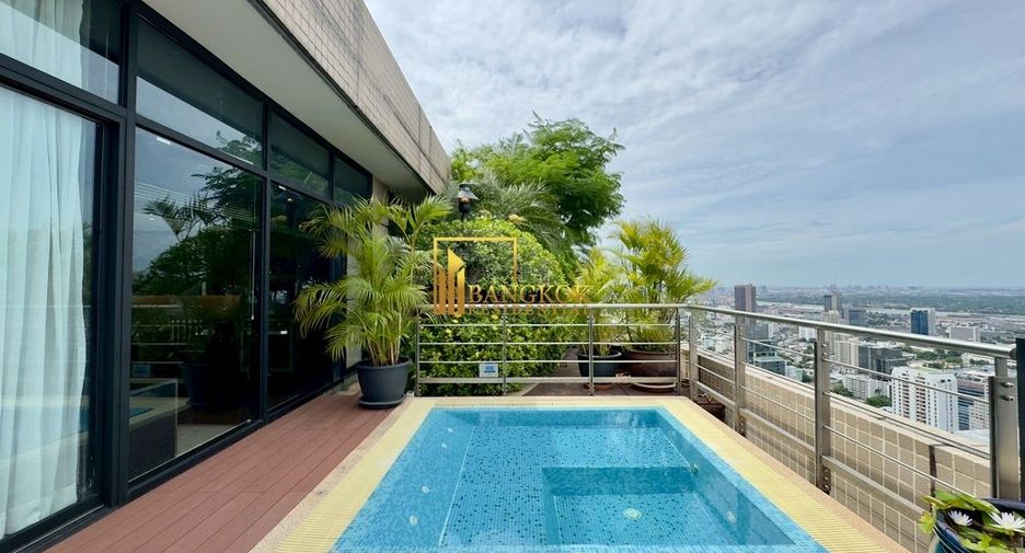 For rent 3 ベッドルーム serviced apartment in Khlong Toei, Bangkok