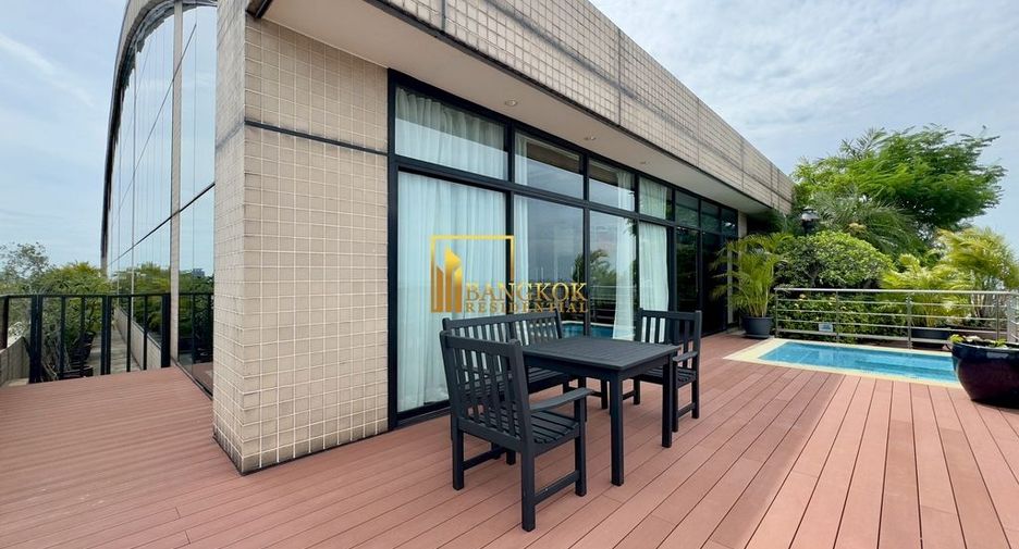 For rent 3 ベッドルーム serviced apartment in Khlong Toei, Bangkok