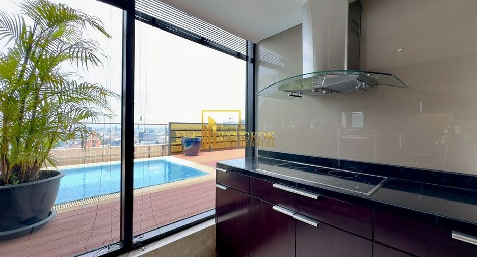 For rent 3 ベッドルーム serviced apartment in Khlong Toei, Bangkok