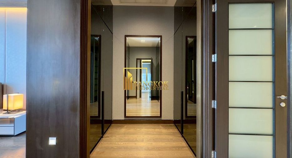For rent 3 ベッドルーム serviced apartment in Khlong Toei, Bangkok