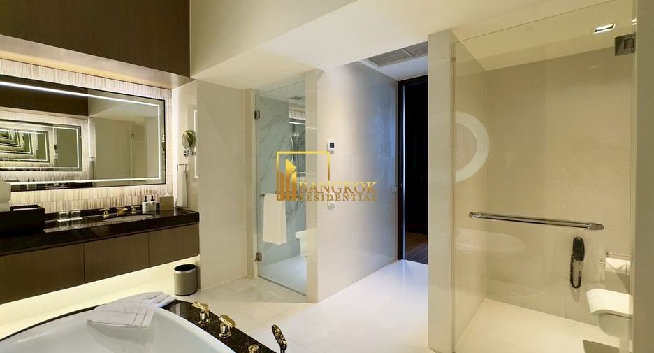 For rent 3 ベッドルーム serviced apartment in Khlong Toei, Bangkok